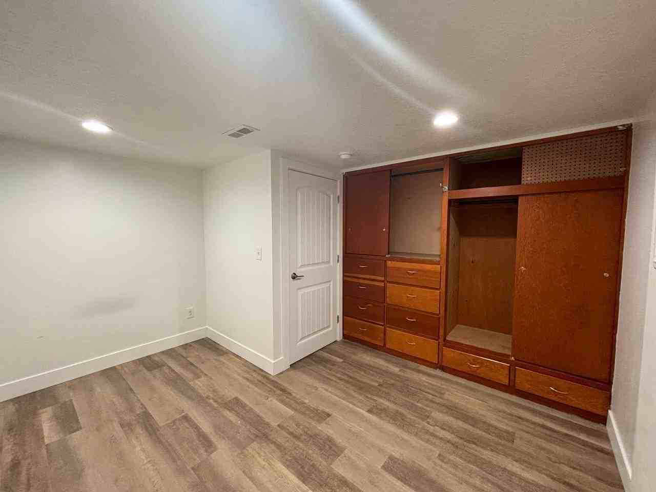 1205 1/2 E Fremont St - Photo 5 of 7