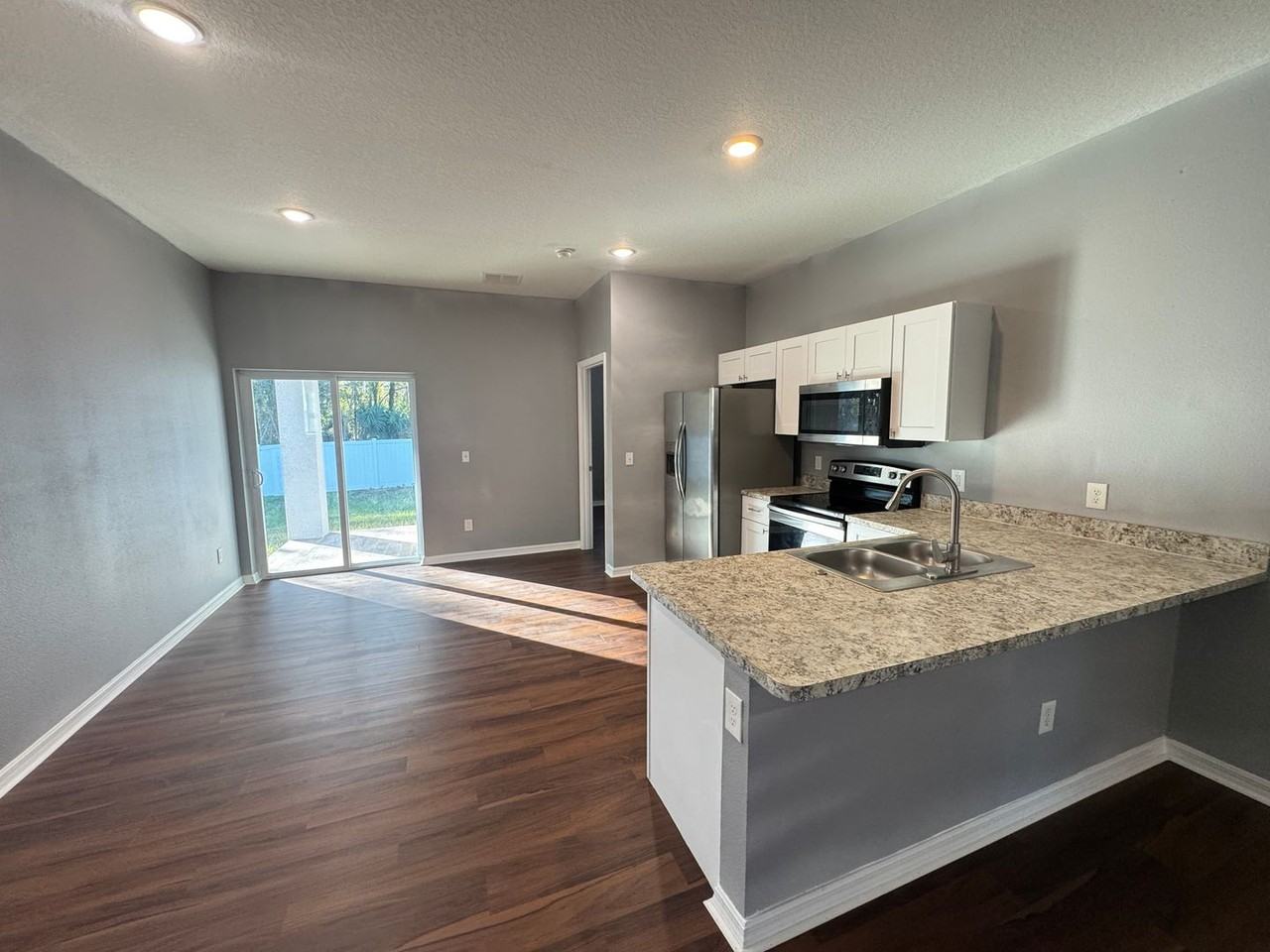 1999 Marshall St - Photo 7 of 31