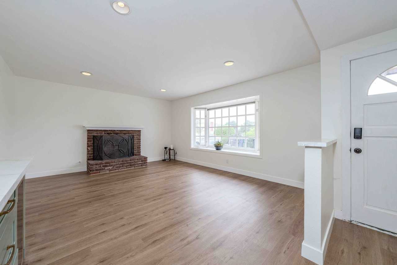 17391 Waal Cir - Photo 2 of 33