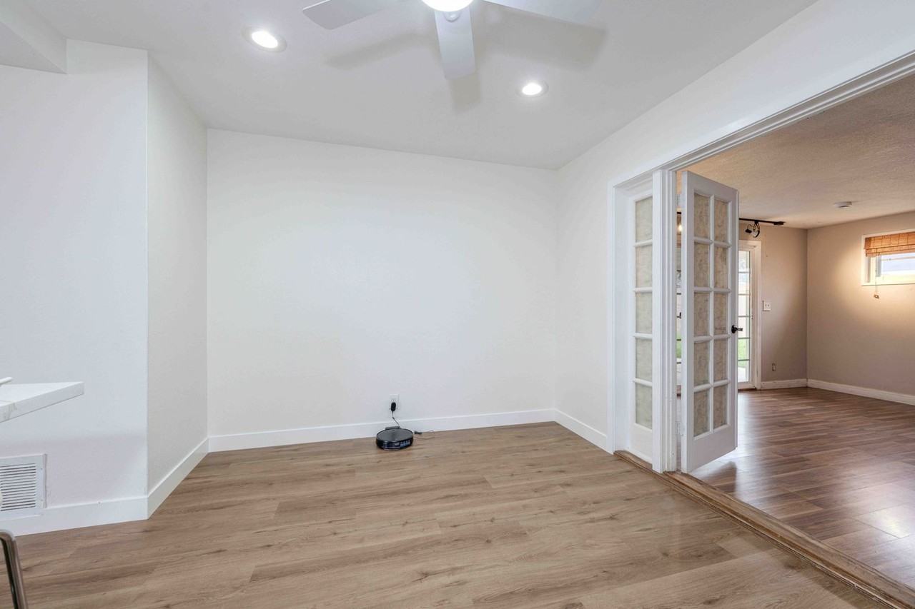 17391 Waal Cir - Photo 5 of 33