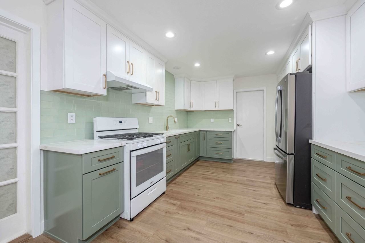 17391 Waal Cir - Photo 6 of 33