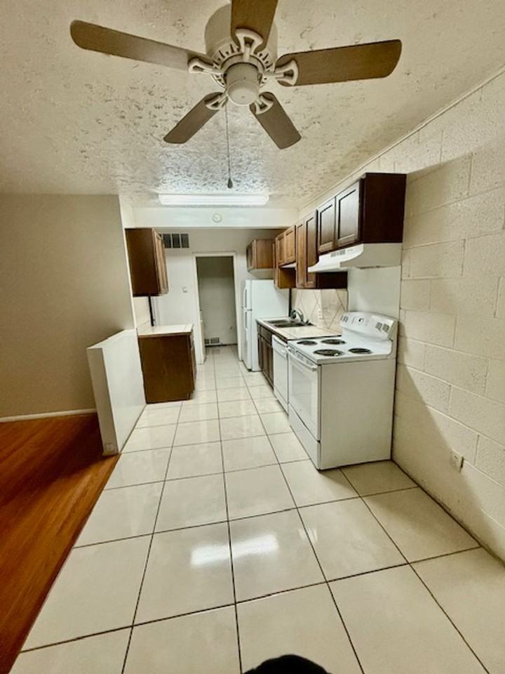 414 E Warnock Ave - Photo 2 of 5