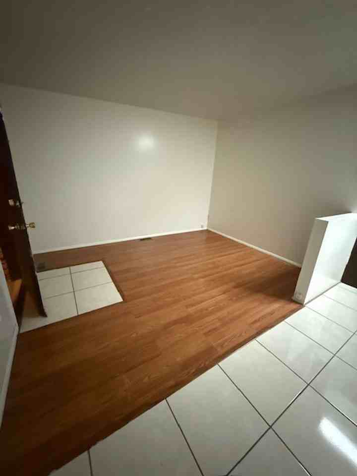 414 E Warnock Ave - Photo 3 of 5