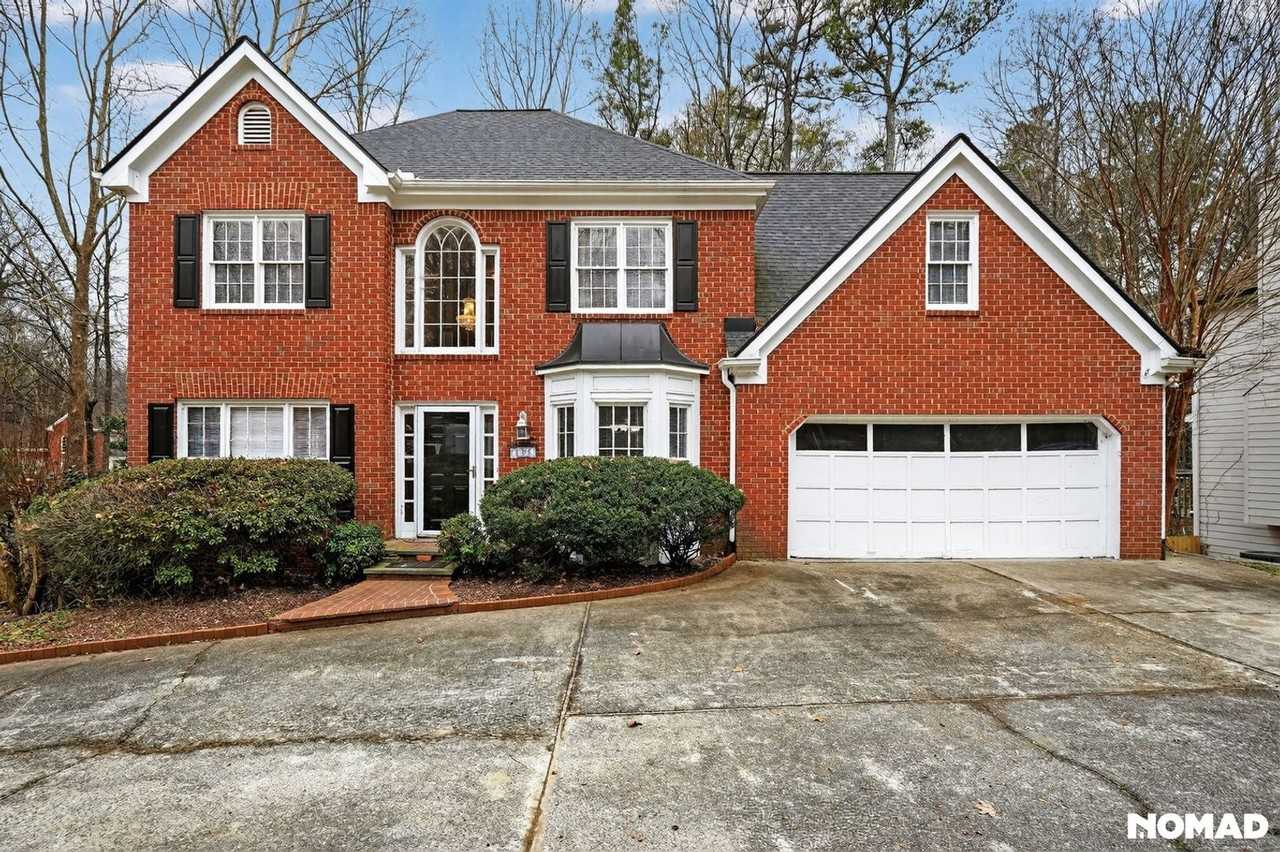 4879 Farm Valley Dr Ne - Photo 2 of 28