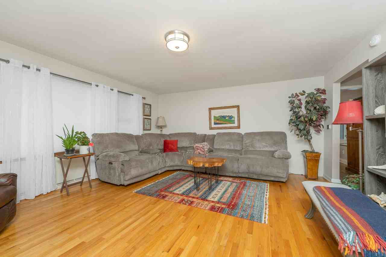 1517 Royal Oak Ave - Photo 2 of 20