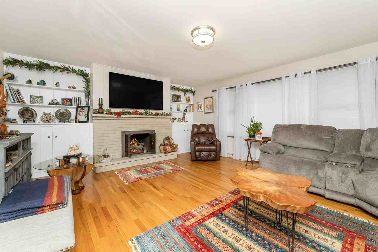 1517 Royal Oak Ave - Photo 3 of 20