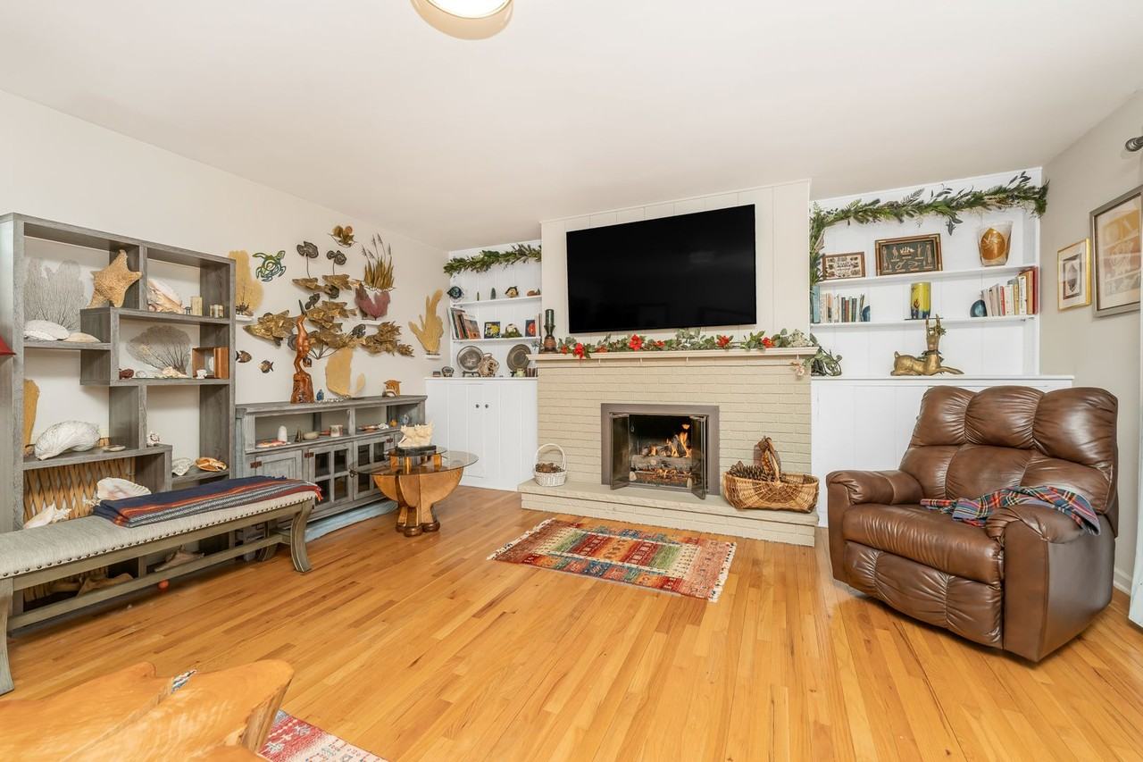 1517 Royal Oak Ave - Photo 4 of 20