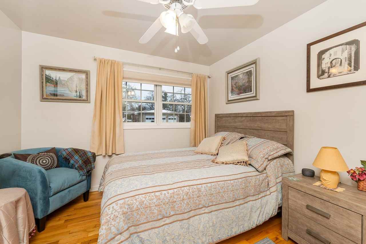 1517 Royal Oak Ave - Photo 5 of 20