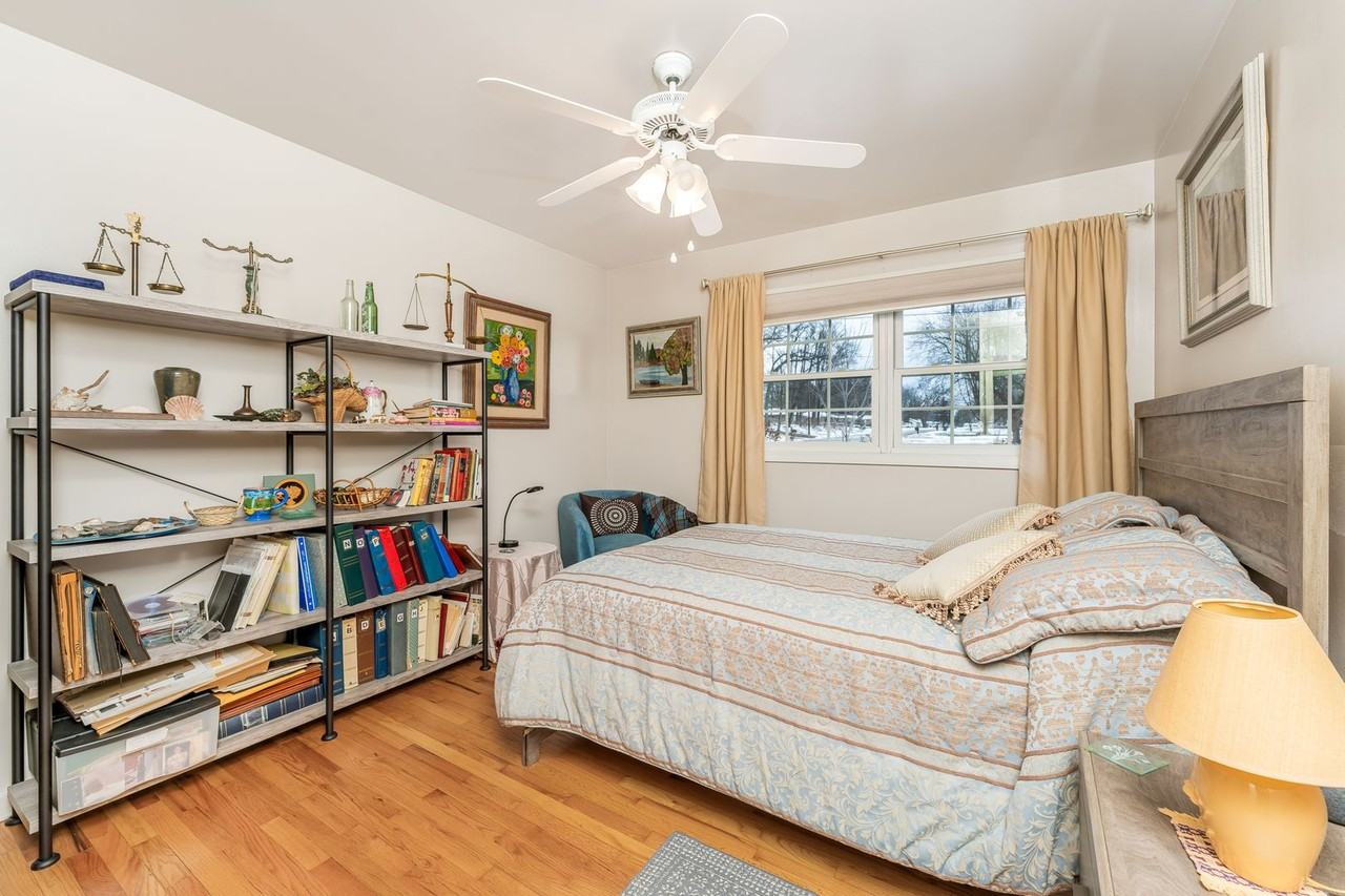 1517 Royal Oak Ave - Photo 6 of 20