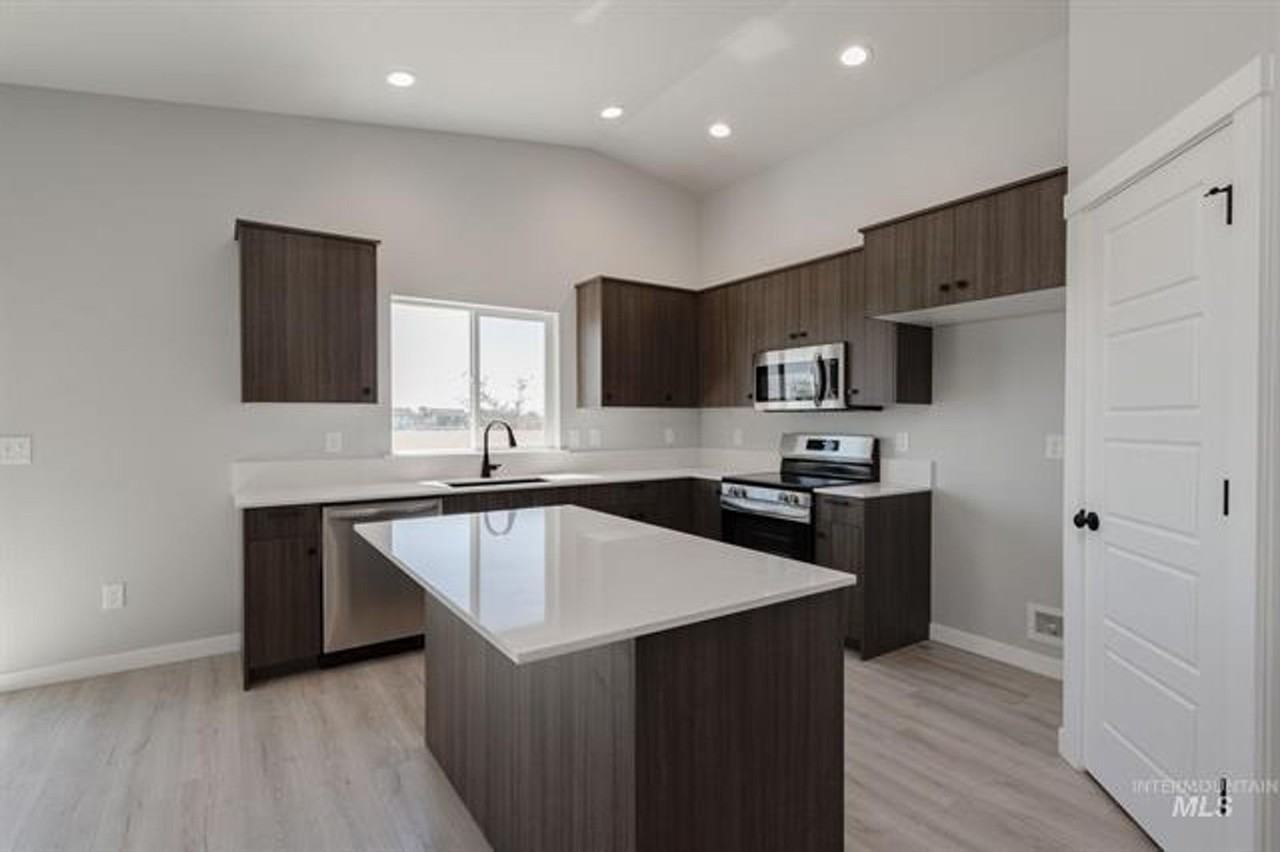 3431 W Morere Dr - Photo 4 of 19