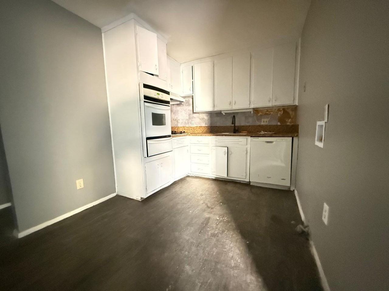 3075 Tremont St - Photo 6 of 8