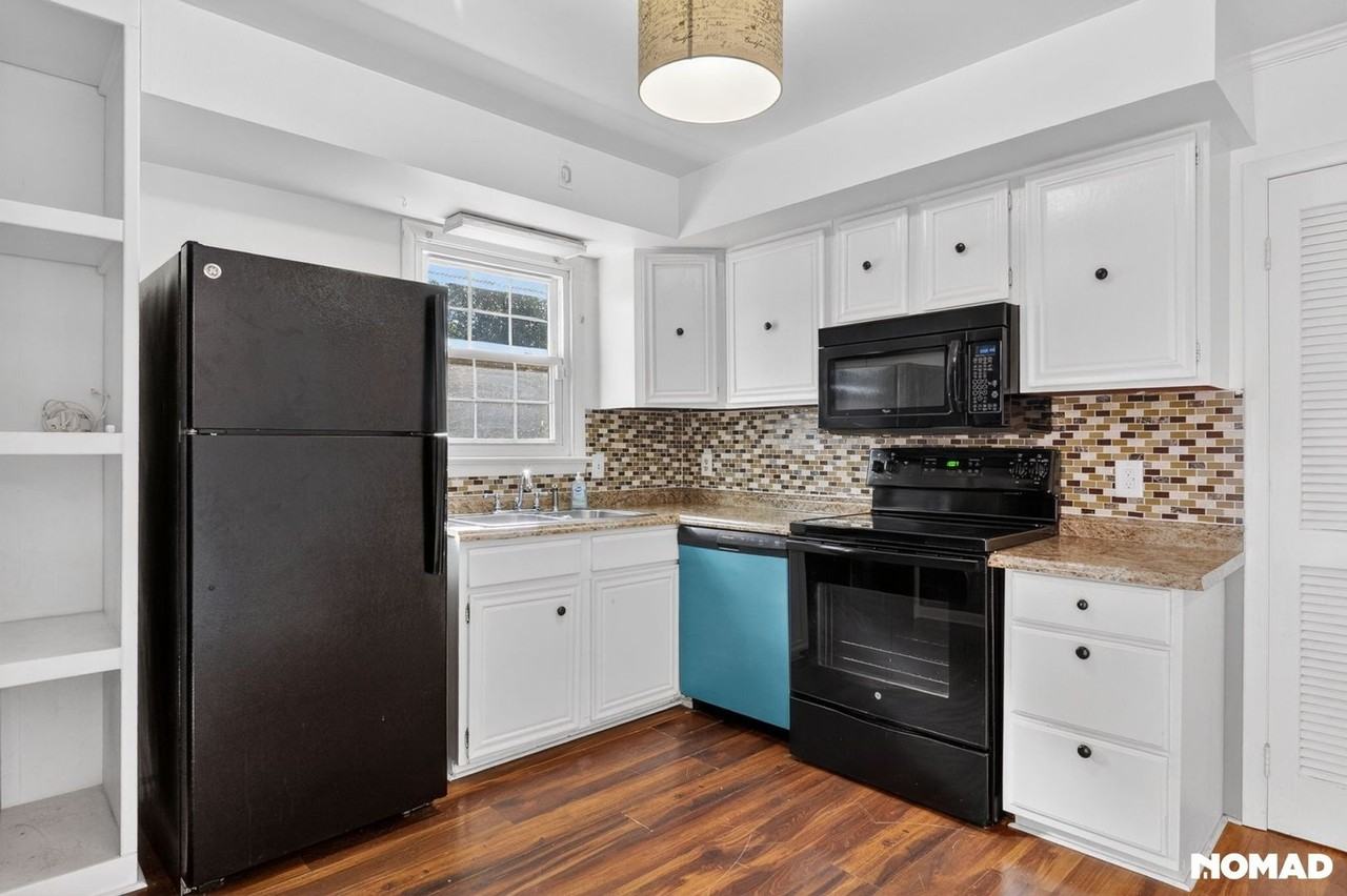 215 N Pine St - Photo 3 of 34