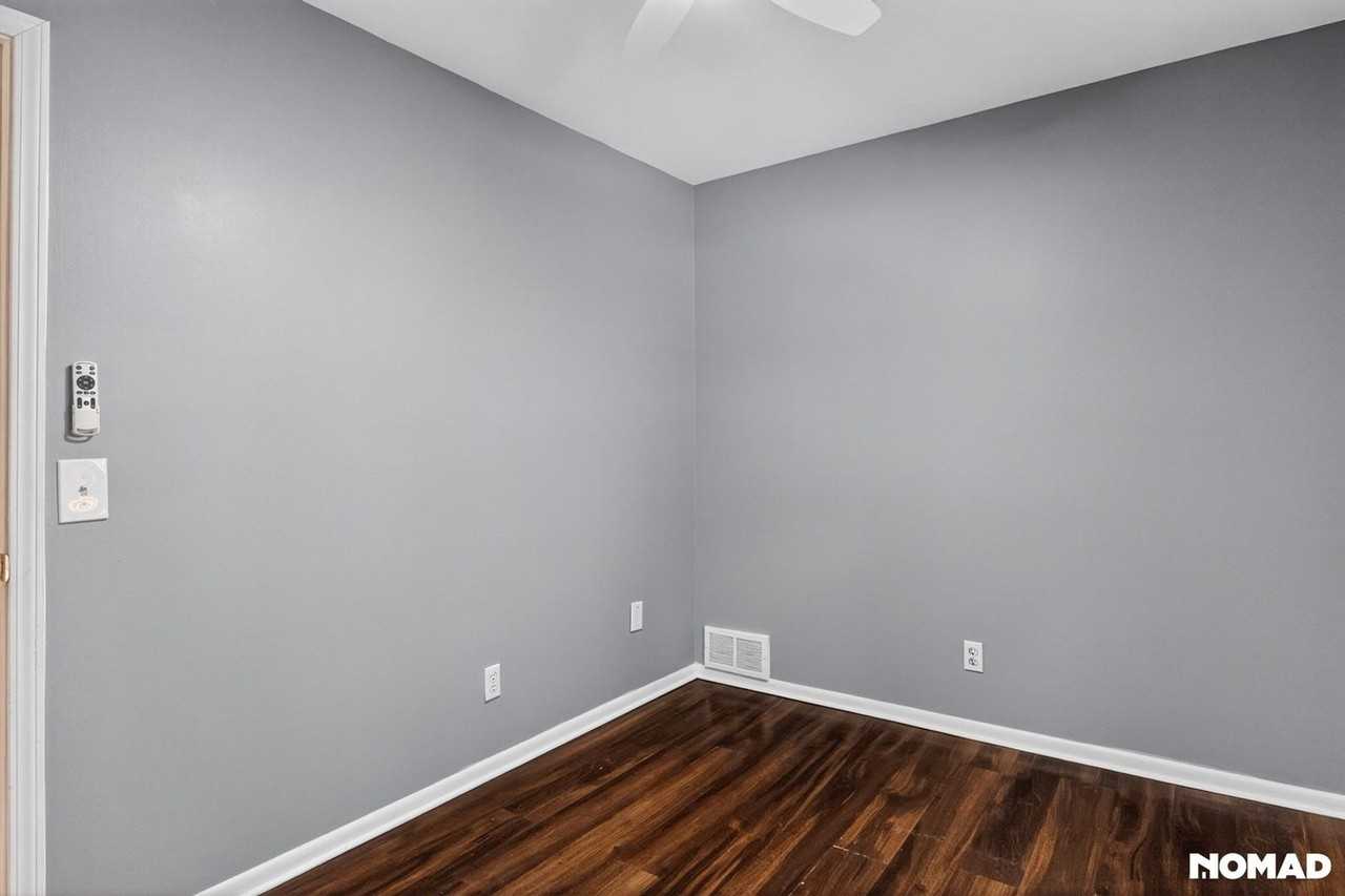 215 N Pine St - Photo 7 of 34