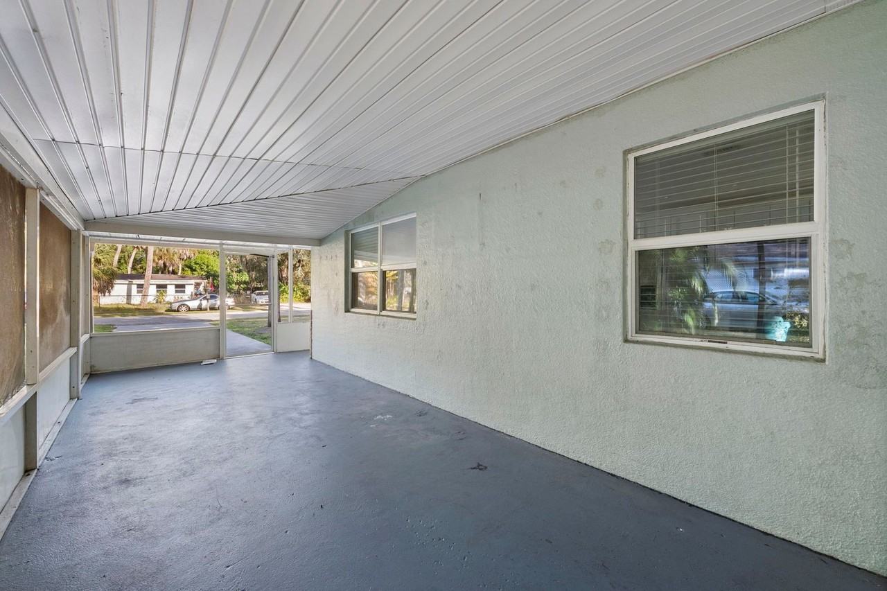 236 Delray Ave - Photo 6 of 36