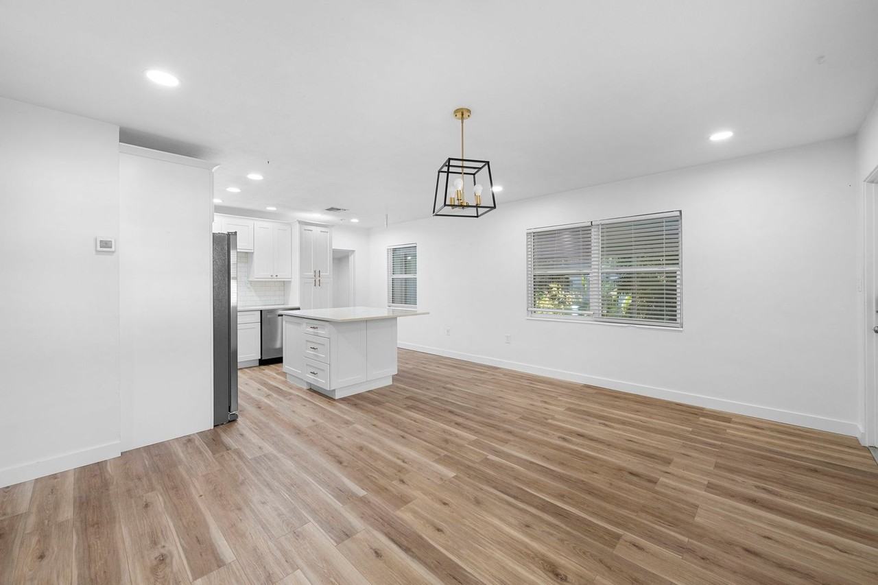 236 Delray Ave - Photo 7 of 36