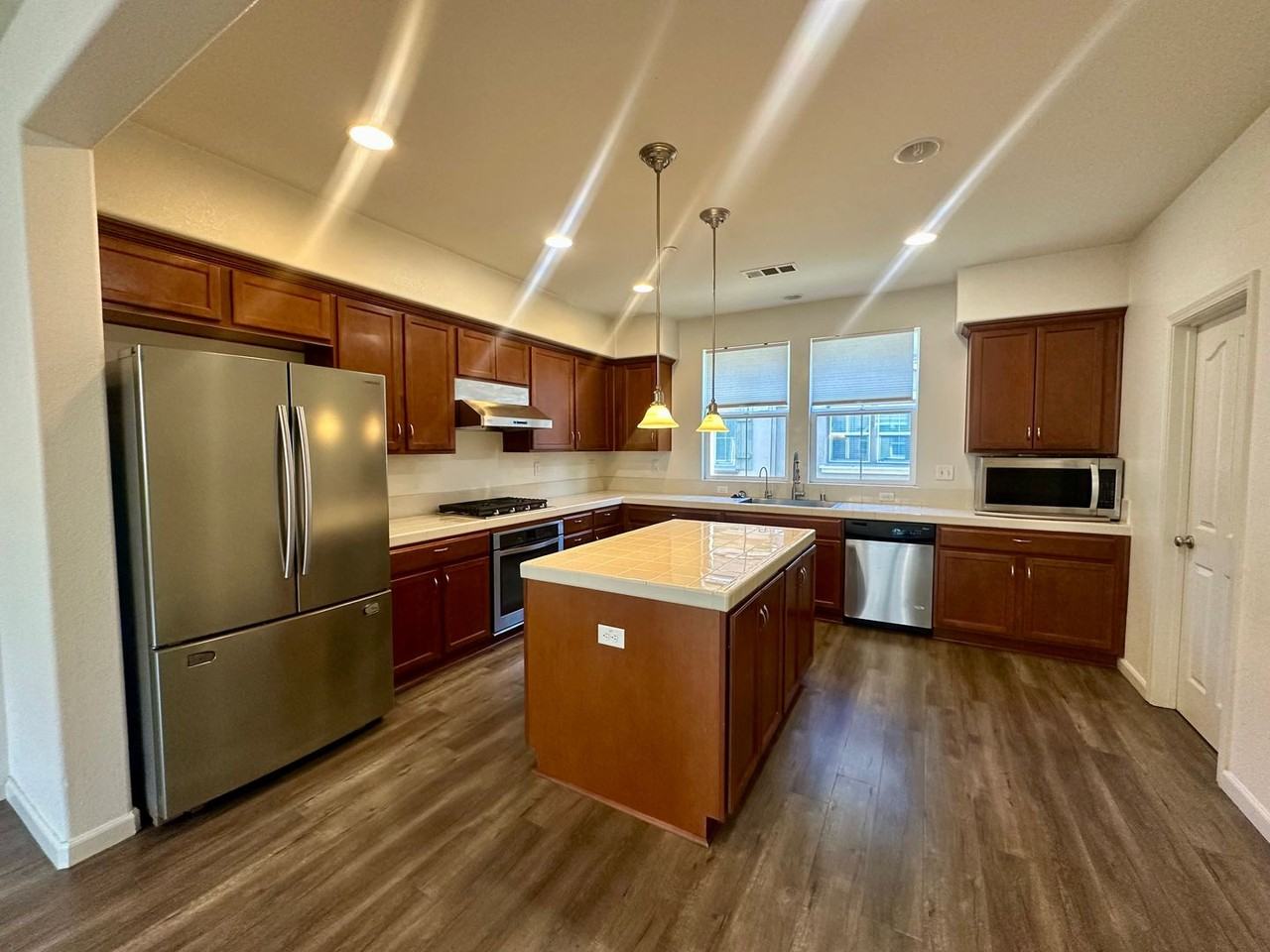 1235 George Cir - Photo 4 of 14