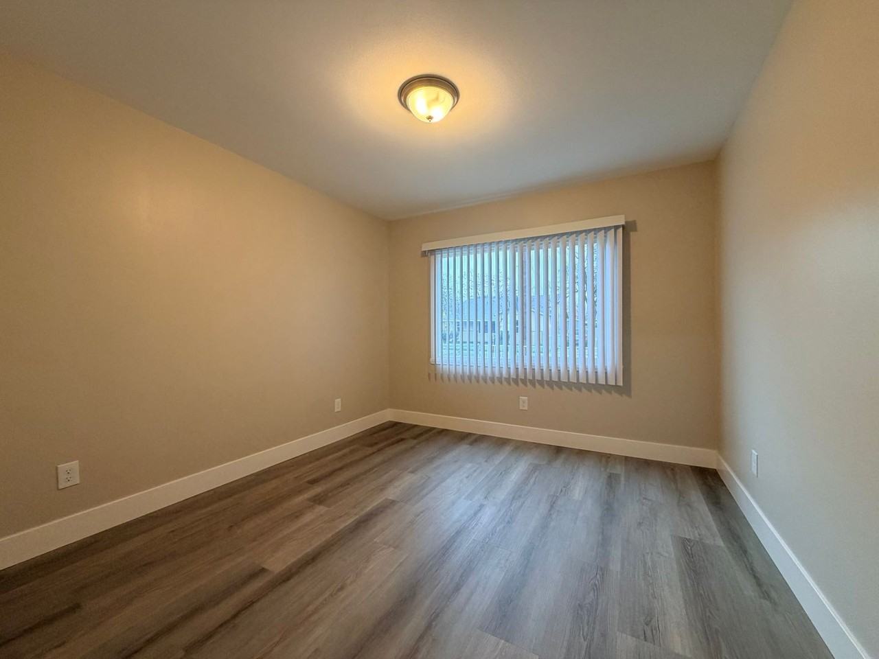 1550 N Pershing Ave - Photo 7 of 24