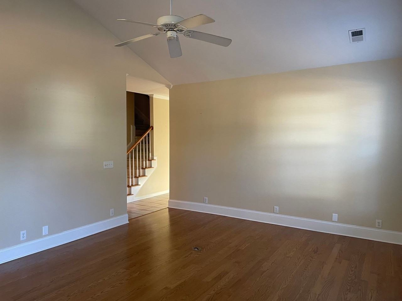 621 Riverwood Dr Se - Photo 4 of 48