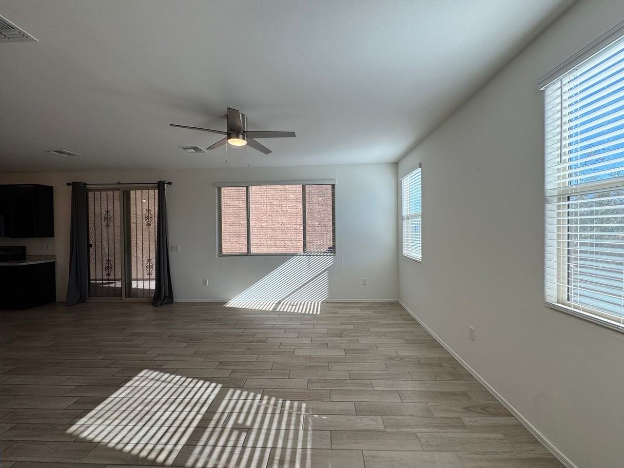 1122 E Cairn St - Photo 5 of 32