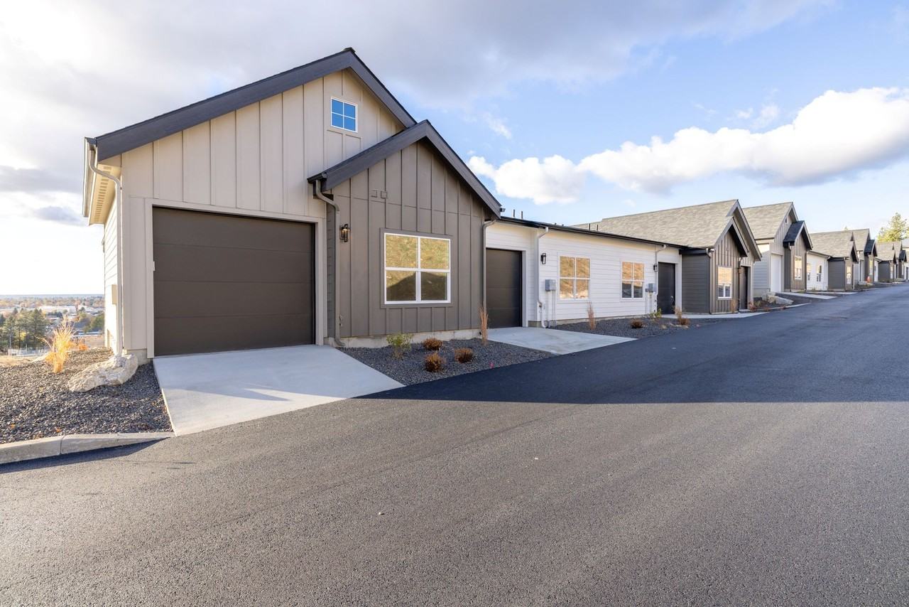 BRAND NEW TOWNHOMES FOR RENT 2 BED 2.5 BATH WITH ALMOST 1600 SQUARE FEET!! AMAZING VIEWS AND AMENITIES - Photo 3 of 27