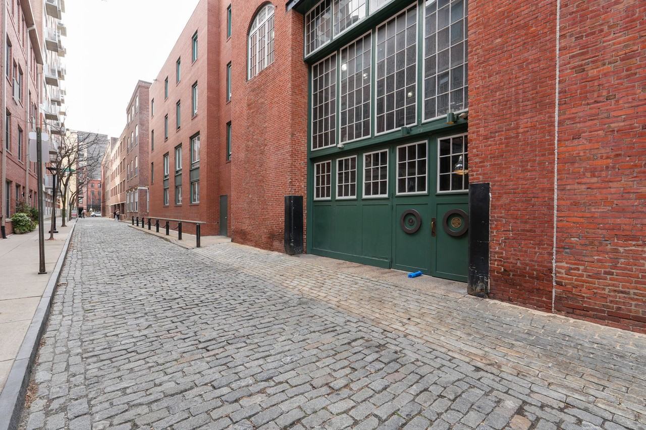 136 N Bread St #202 - Photo 2 of 17