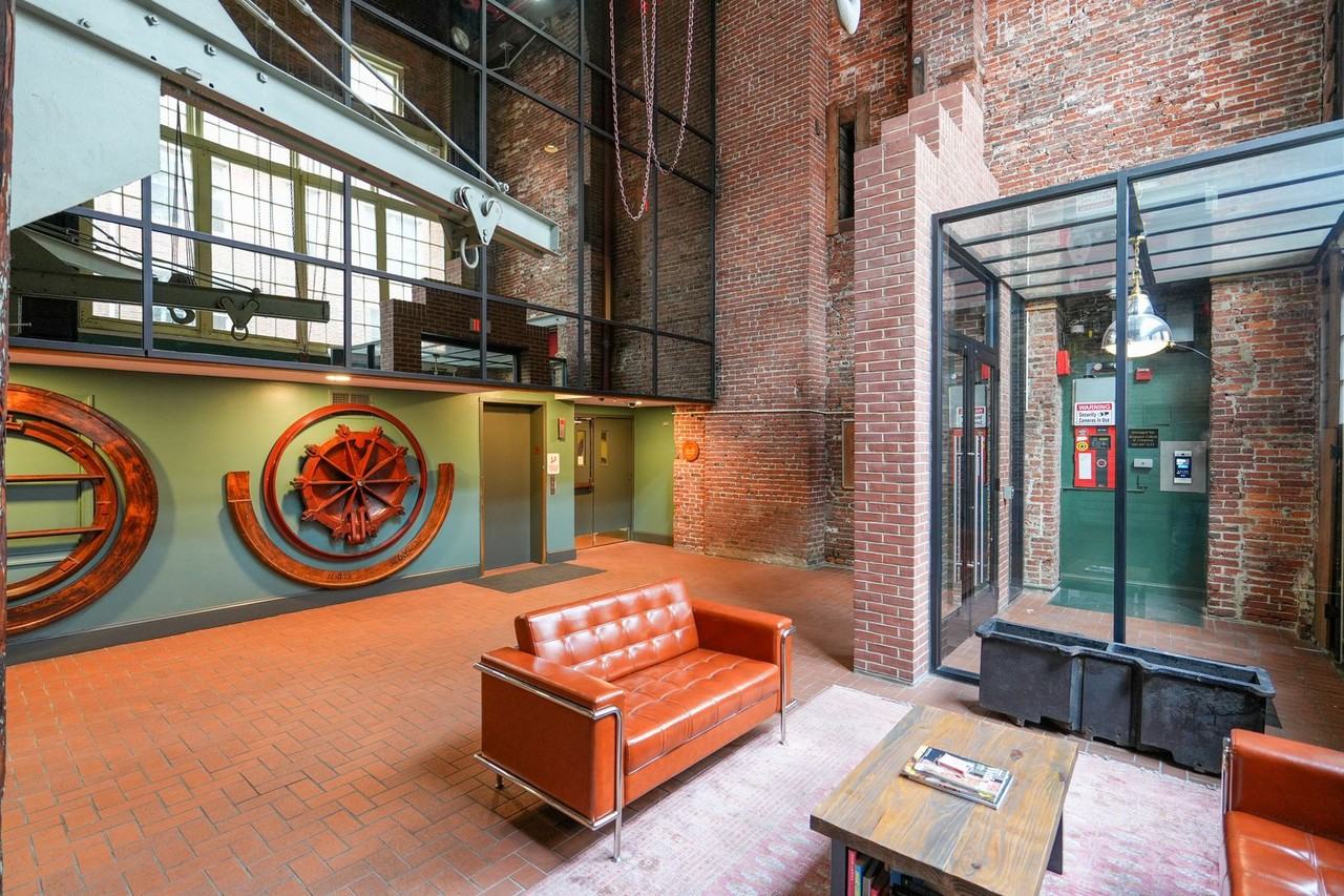 136 N Bread St #202 - Photo 4 of 17