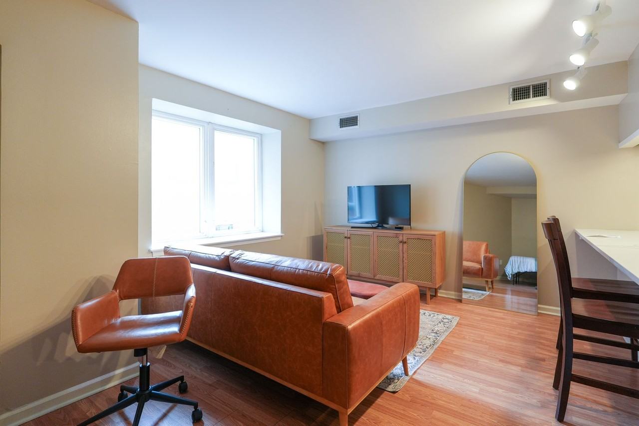 136 N Bread St #202 - Photo 6 of 17