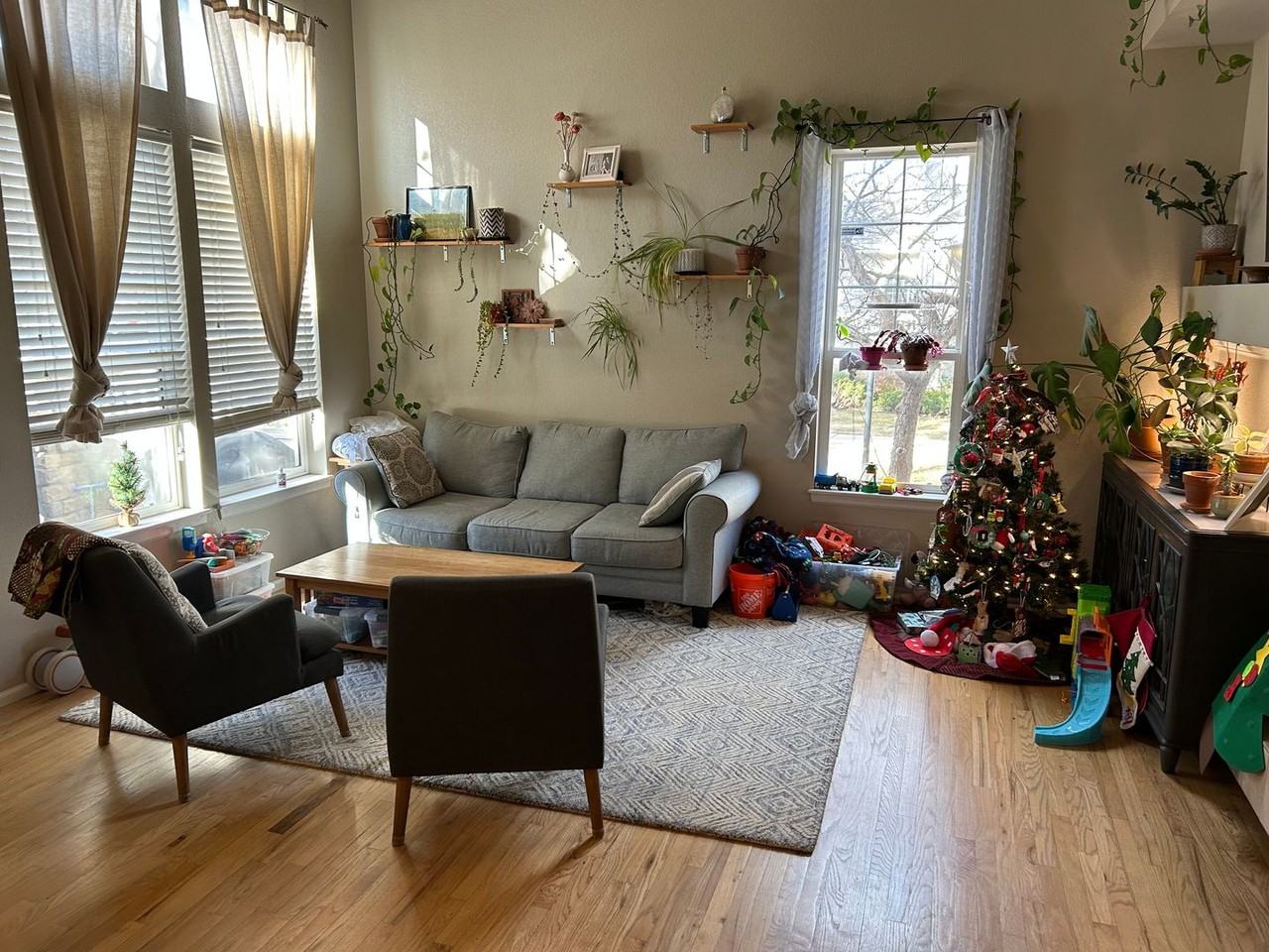 10063 Grove Ct - Photo 4 of 35