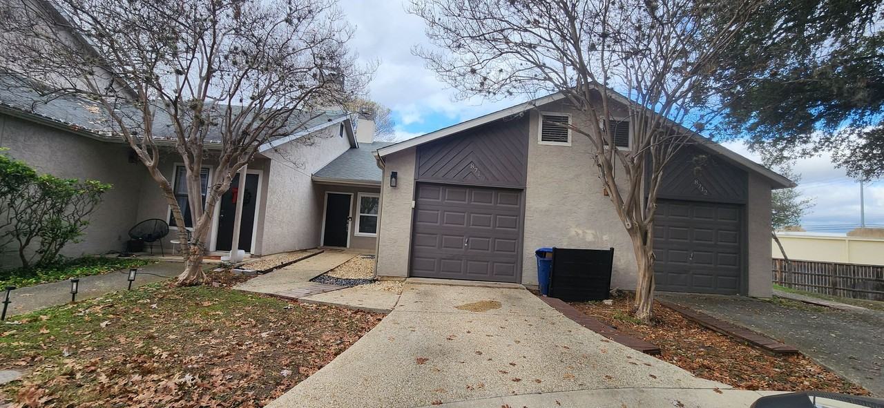 8710 Stream Cir - Photo 2 of 32