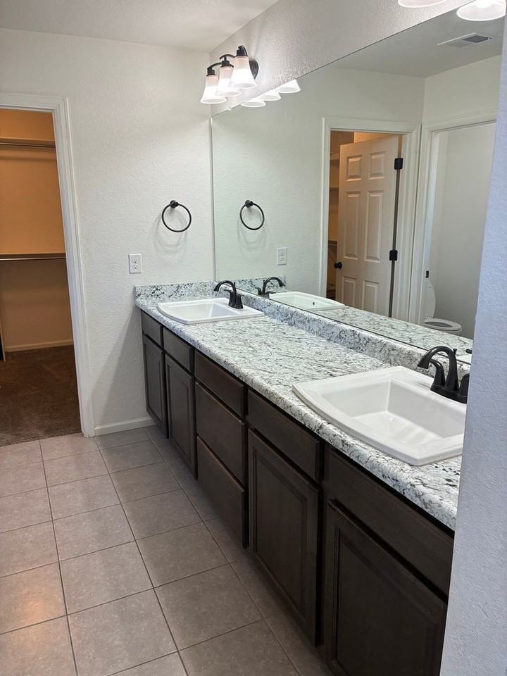 18955 Robins Dr - Photo 2 of 43