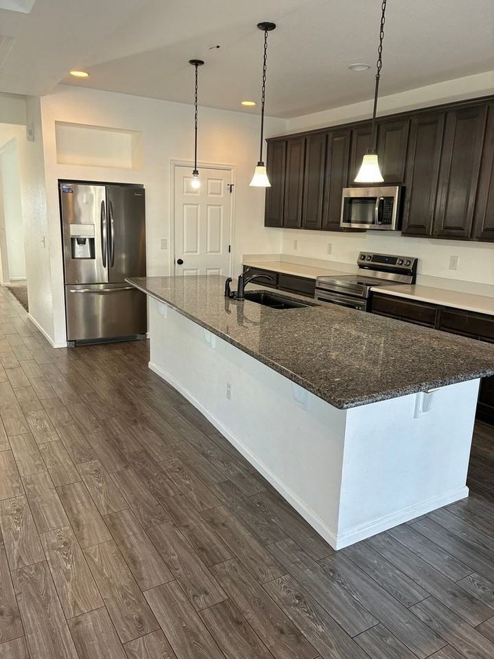 18955 Robins Dr - Photo 3 of 35