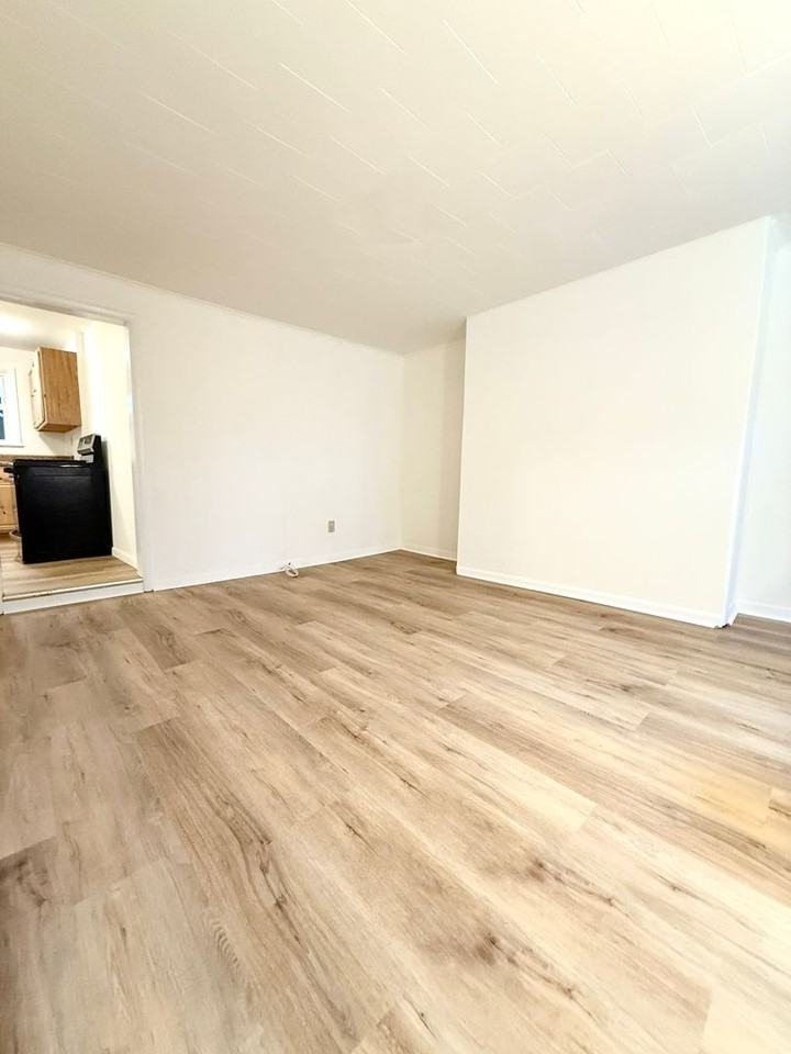 473 Wilbur Ave - Photo 2 of 18