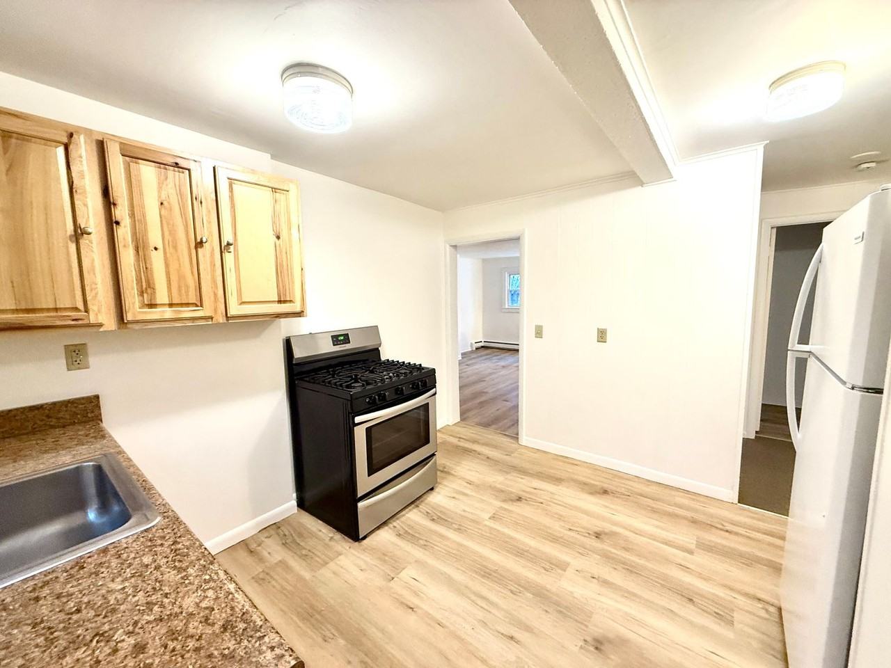 473 Wilbur Ave - Photo 5 of 18