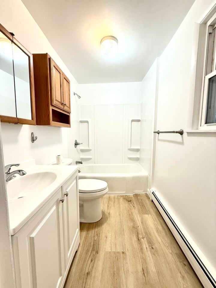 473 Wilbur Ave - Photo 6 of 18