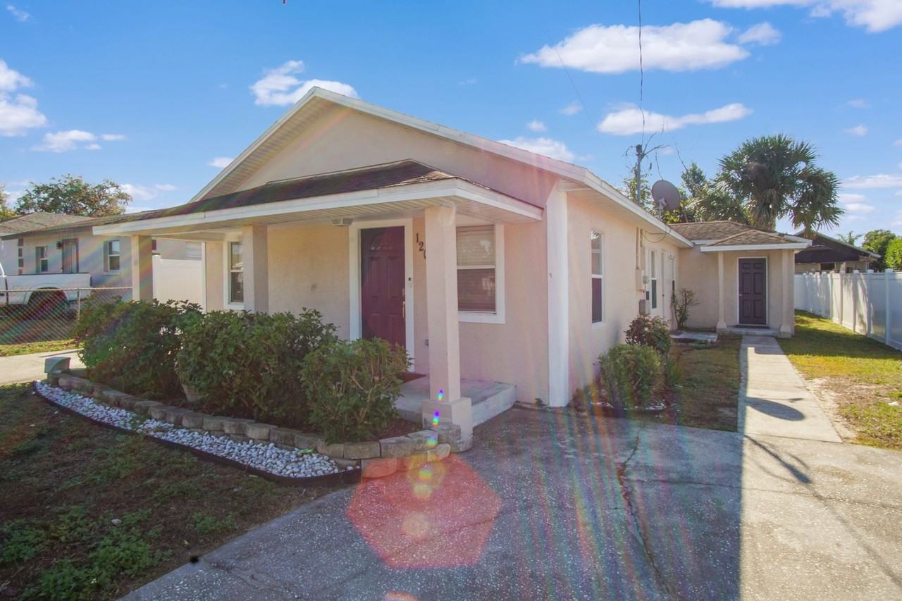 1205 Avenue F - Photo 2 of 25