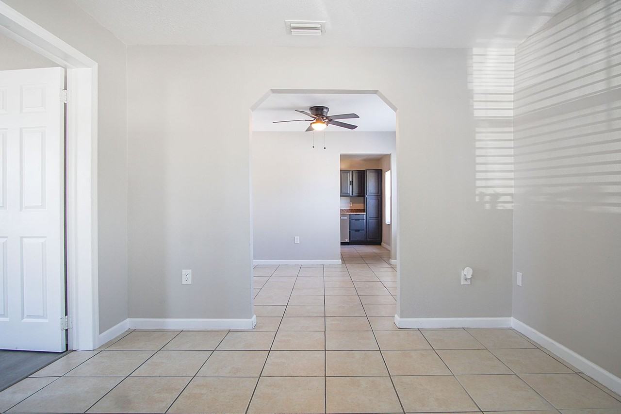 1205 Avenue F - Photo 7 of 25