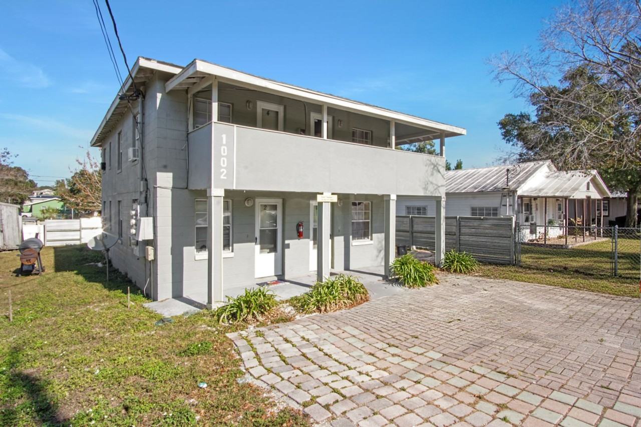 1002 Avenue E - Photo 2 of 21