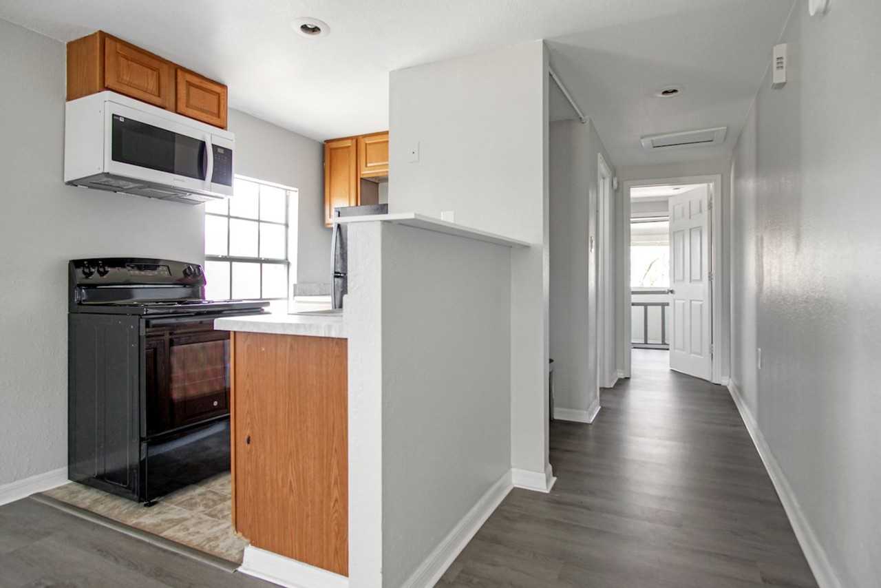 1002 Avenue E - Photo 6 of 21