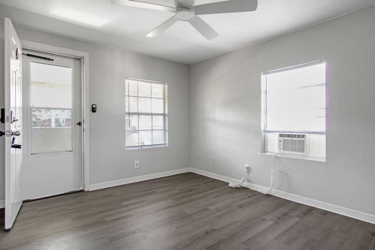 1002 Avenue E - Photo 7 of 21