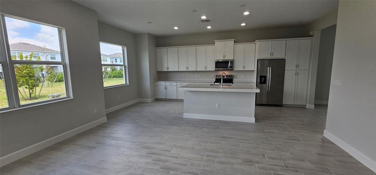 5461 Empire Dr - Photo 2 of 12