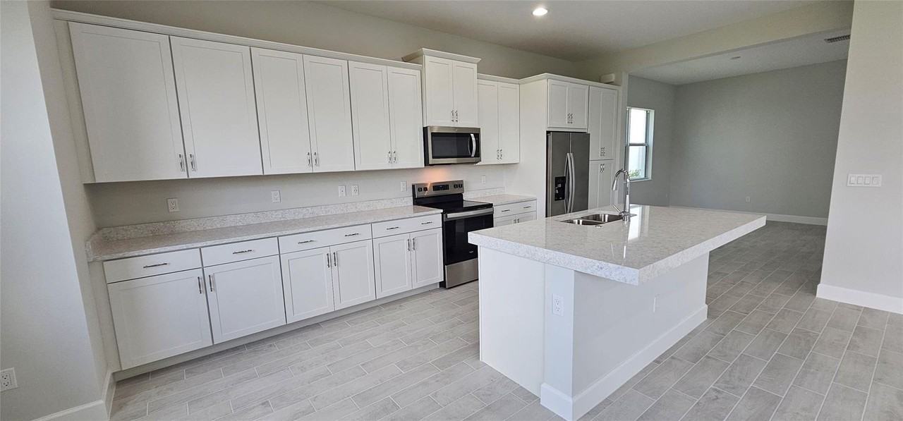 5461 Empire Dr - Photo 3 of 12