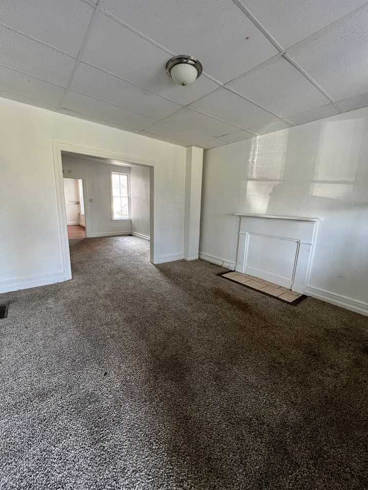 414 S Pershing Ave - Photo 2 of 15