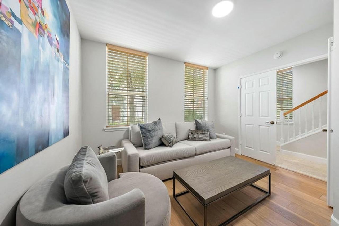 696 Fern St - Photo 2 of 10