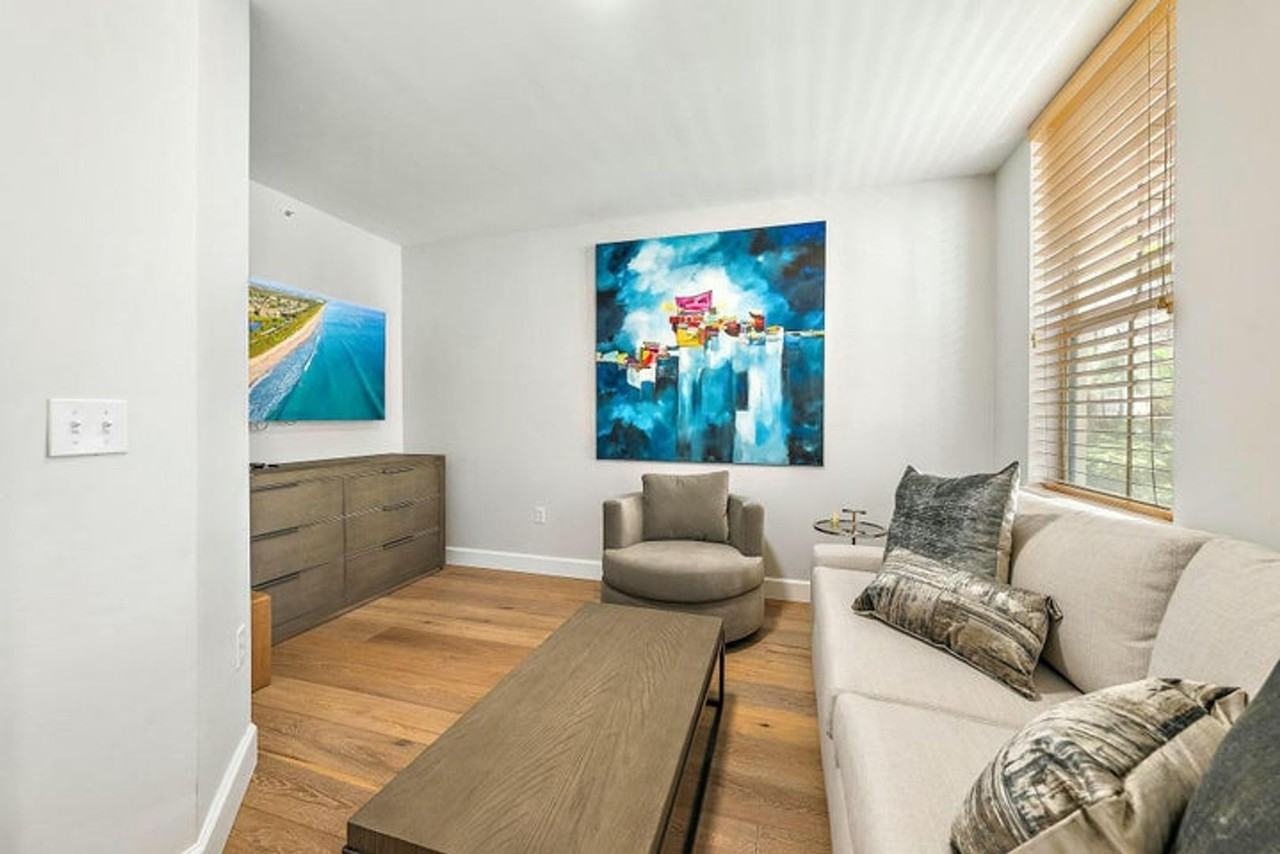 696 Fern St - Photo 4 of 10