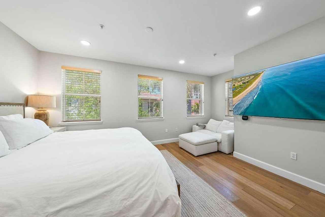 696 Fern St - Photo 7 of 10