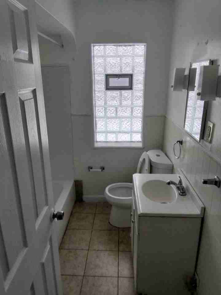 11824 Corbett St - Photo 6 of 10