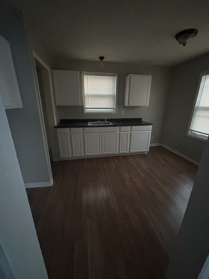 8868 Vaughan St - Photo 3 of 6