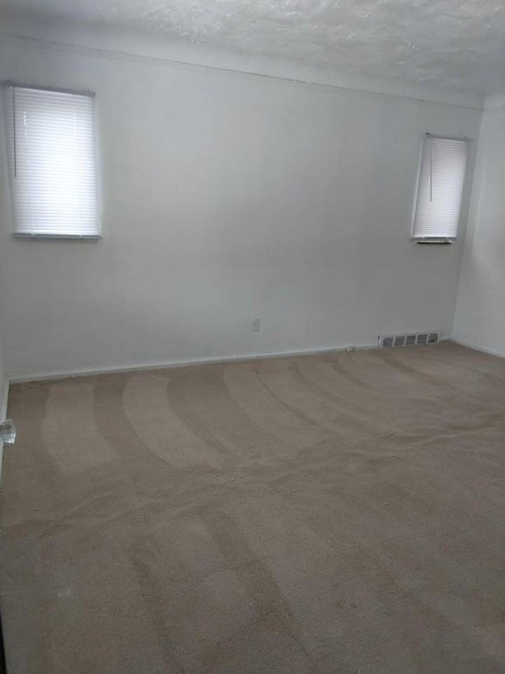 9215 Philip St - Photo 2 of 7