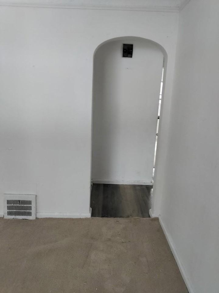 9215 Philip St - Photo 3 of 7