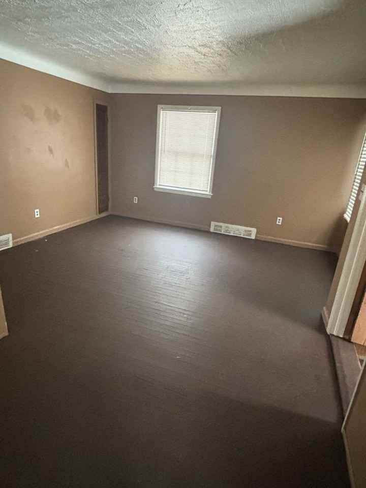 19235 Houghton St - Photo 3 of 8